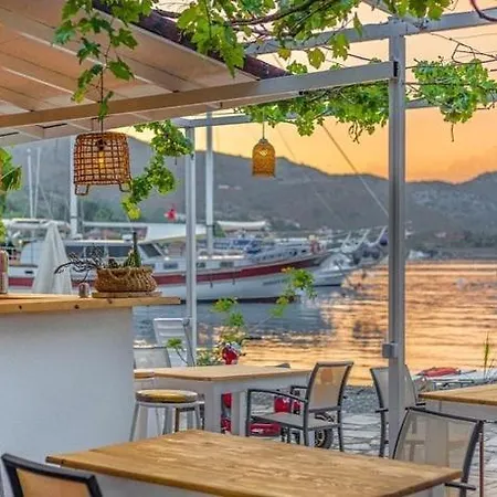 Sup House U Μαρμαρίς